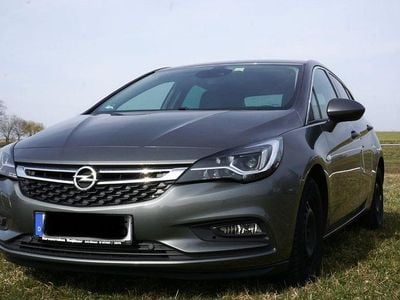 Gebraucht Opel Astra Innovation 105 PS (77 kW) 2016 Grau Limousine