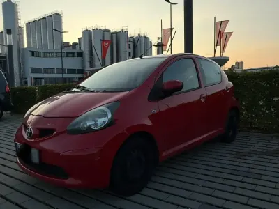 Gebraucht Toyota Aygo 68 PS (50 kW) 2007 Rot Kleinwagen