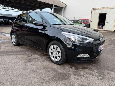 Gebraucht Hyundai i20 Style 101 PS (74 kW) 2016 Schwarz Limousine
