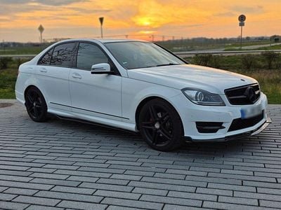 Gebraucht Mercedes C180 AMG line 156 PS (114 kW) 2014 Weiß Limousine