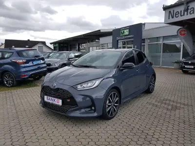 Neu Toyota Yaris Sport 92 PS (67 kW) 2025 Bicolor  storm grey metallic / dach schwarz Kleinwagen