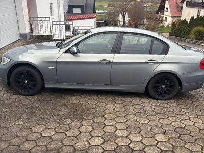 Gebraucht BMW 318 129 PS (94 kW) 2007 Grau Limousine