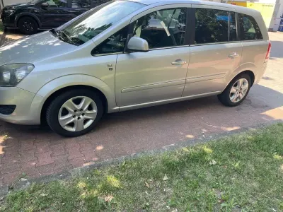 Gebraucht Opel Zafira Edition 120 PS (88 kW) 2010 Silber Van / Kleinbus