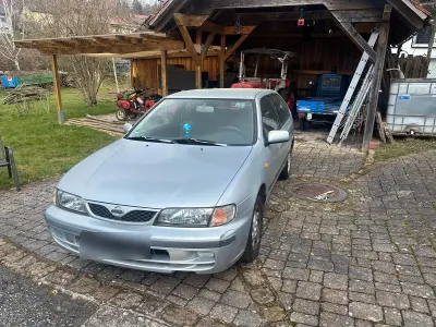 Gebraucht Nissan Almera 75 PS (55 kW) 1999 Silber Kleinwagen
