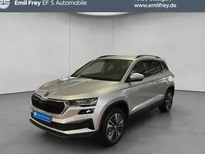 Gebraucht Skoda Karoq Tour 150 PS (110 kW) 2023 Brilliantsilber metallic SUV