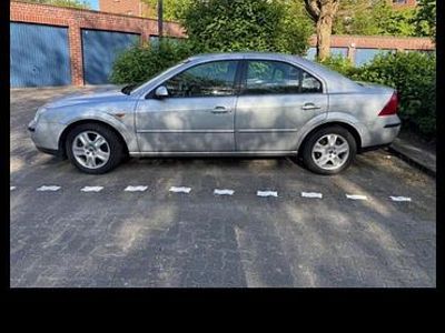 Gebraucht Ford Mondeo 145 PS (106 kW) 2001 Silber Limousine