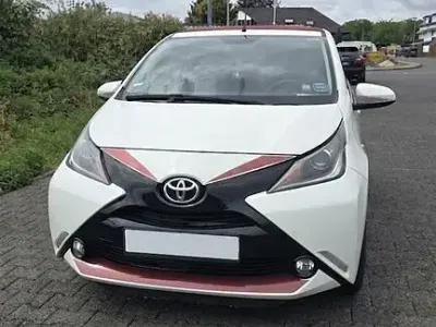 Gebraucht Toyota Aygo 69 PS (50 kW) 2017 Weiß Kleinwagen