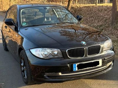 Gebraucht BMW 116 122 PS (89 kW) 2010 Schwarz Kleinwagen