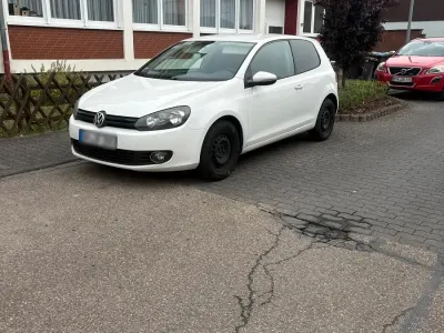 Gebraucht VW Golf VI 80 PS (58 kW) 2009 Weiß Limousine
