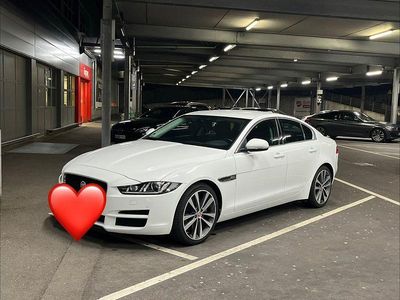 Gebraucht Jaguar XE Ingenium 180 PS (132 kW) 2019 Weiß Limousine
