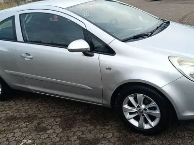 Gebraucht Opel Corsa Edition 80 PS (58 kW) 2008 Silber Kleinwagen