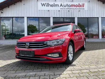 Gebraucht VW Passat Business 122 PS (89 kW) 2023 Tornadorot Kombi