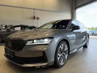 Gebraucht Skoda Superb SportLine 204 PS (150 kW) 2025 Grau Kombi