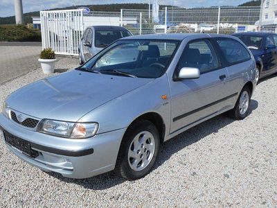 Gebraucht Nissan Almera Basis 75 PS (55 kW) 1999 Silber metallic Limousine