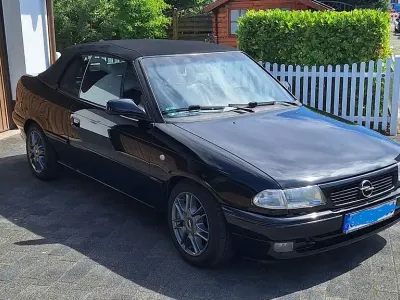 Gebraucht Opel Astra Cabriolet Edition 116 PS (85 kW) 1998 Schwarz Cabrio