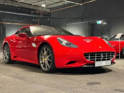 Second-hand Ferrari California 489 CP (359 kW) 2013 Roșu Cabrio
