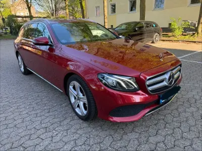 Gebraucht Mercedes E220 Avantgarde 194 PS (142 kW) 2018 Rot Kombi