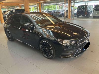 Second-hand Mercedes CLA200 Shooting Brake AMG line 163 CP (119 kW) 2023 Negru Break