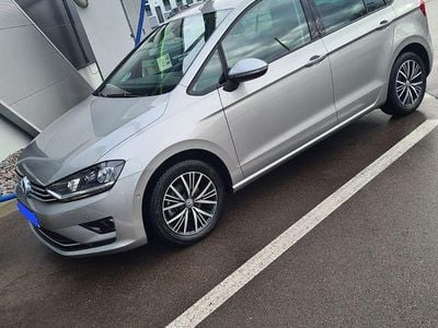 Grau Gebraucht 2016 VW Golf Sportsvan Allstar Van / Kleinbus | 16.500 € (Fairer Preis)