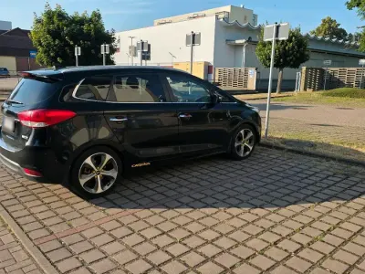 Gebraucht Kia Carens 136 PS (100 kW) 2015 Schwarz Van / Kleinbus