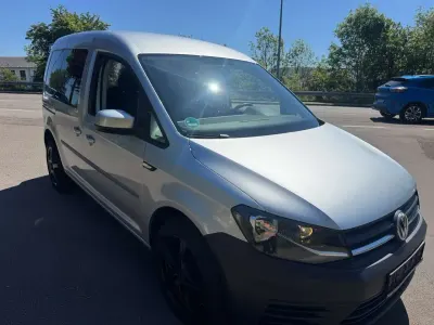 Gebraucht VW Caddy Trendline 125 PS (91 kW) 2018 Reflexsilber metallic Van / Kleinbus