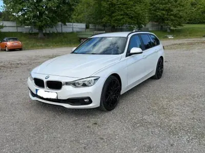 Gebraucht BMW 330 Advantage 258 PS (189 kW) 2018 Weiß Kombi