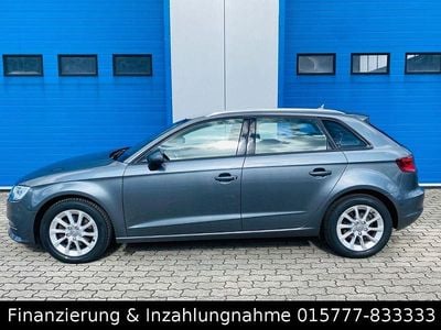 Gebraucht Audi A3 Sportback Attraction 110 PS (80 kW) 2015 Grau Kleinwagen