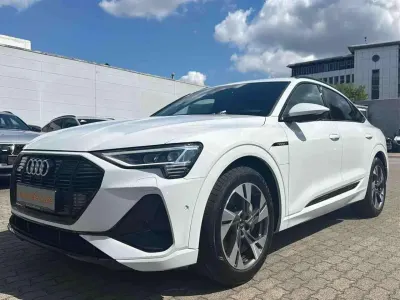 Gebraucht Audi e-tron Sportback S-Line 300 kW (408 PS) 2022 Gletscherweiß metallic SUV