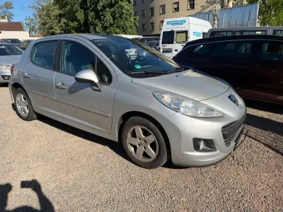 Gebraucht Peugeot 207 Tendance 68 PS (50 kW) 2011 Lackierung aluminium Limousine