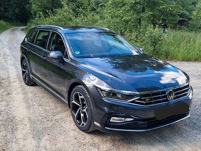 Second-hand VW Passat R-line 200 CP (147 kW) 2023 Gri Break