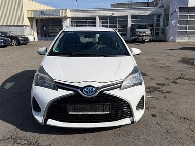 Gebraucht Toyota Yaris Hybrid Basis 75 PS (55 kW) 2015 Weiß Limousine
