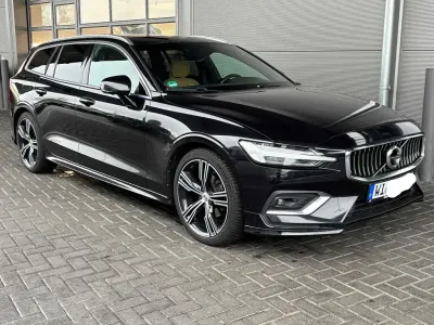Gebraucht Volvo V60 Inscription 190 PS (139 kW) 2018 Schwarz Kombi