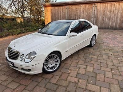 Weiß Gebraucht 2008 Mercedes E420 Avantgarde Limousine | 14.000 €