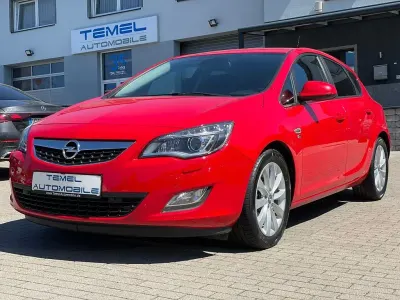 Usata Opel Astra 131 CV (96 kW) 2012 Rosso Berlina