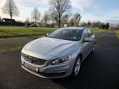 Gebraucht Volvo V60 Momentum 220 PS (161 kW) 2015 Silber Kombi