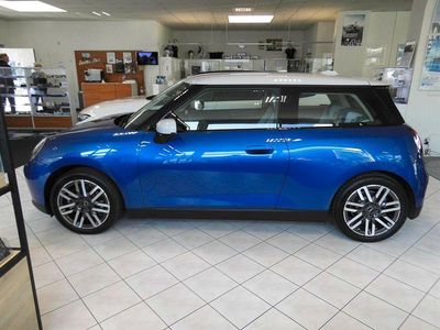 Usado Mini Cooper Classic 135 kW (184 HP) 2025 Azul Citadino