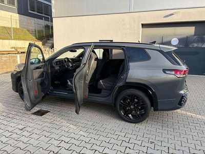 Grau Gebraucht 2025 VW Tayron R-line SUV | 52.360 €