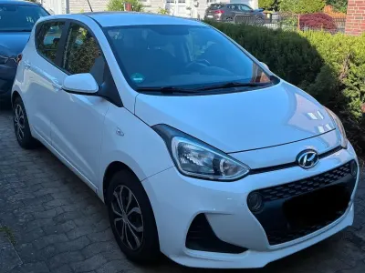 Gebraucht Hyundai i10 Trend 87 PS (63 kW) 2019 Weiß Kleinwagen