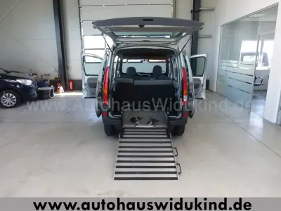 Usata Renault Kangoo 95 CV (69 kW) 2004 Argento Monovolume