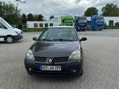 Używany Renault Clio II 73 KM (53 kW) 2002 Czarny Hatchback