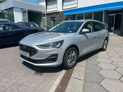 Gebraucht Ford Focus Titanium 125 PS (91 kW) 2024 Polarsilber metallic Kombi