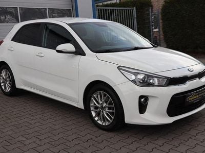 Gebraucht Kia Rio DREAM-TEAM Edition 101 PS (74 kW) 2017 Weiß Limousine