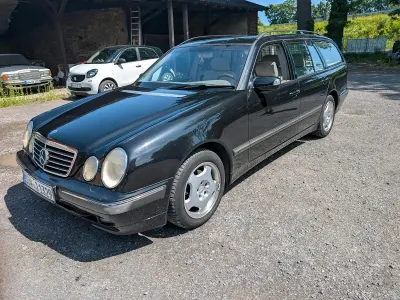 Gebraucht Mercedes E240 170 PS (125 kW) 2000 Schwarz Kombi