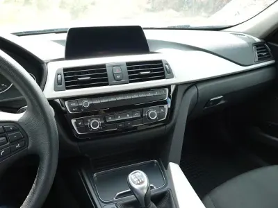 Gebraucht BMW 318 Advantage 136 PS (100 kW) 2018 Schwarz Kombi