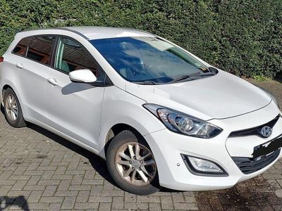 Gebraucht Hyundai i30 Trend 120 PS (88 kW) 2013 Weiß Kombi