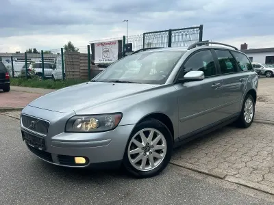 Używany Volvo V50 Momentum 125 KM (91 kW) 2006 Srebrny Kombi