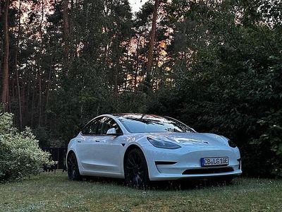 Weiß Gebraucht 2022 Tesla Model 3 Performance Limousine | 29.000 € (Guter Preis)
