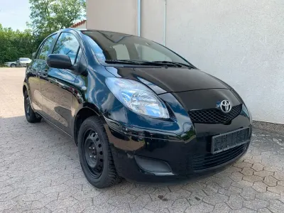 Brugt Toyota Yaris Cool 69 HK (50 kW) 2010 Sort Hatchback
