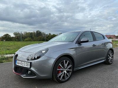 Grau Gebraucht 2017 Alfa Romeo Giulietta Limousine | 12.400 € (Etwas zu teuer)