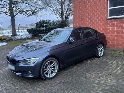 Gebraucht BMW 320 184 PS (135 kW) 2012 Grau Limousine